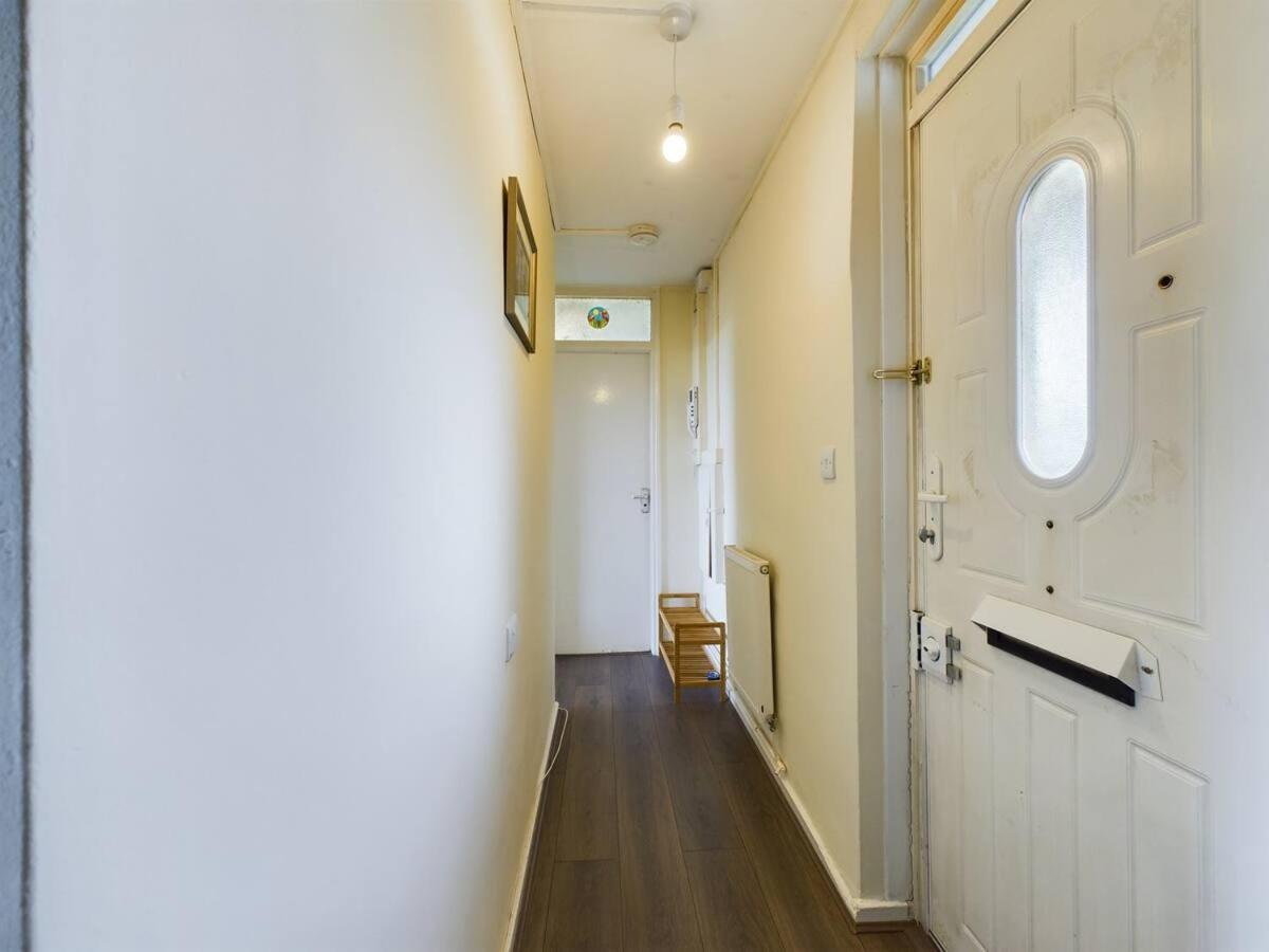 Lovely 1 Bedroom Serviced W Patio Sleeps 3 Pass The Keys