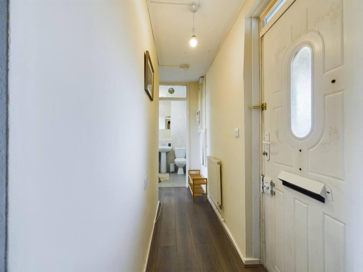 Lovely 1 Bedroom Serviced W Patio Sleeps 3 Pass The Keys Appartamento *