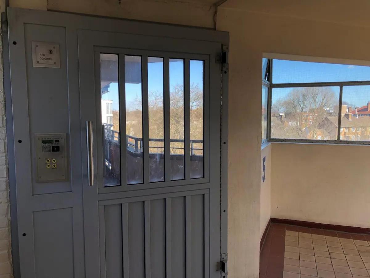 Lovely 1 Bedroom Serviced W Patio Sleeps 3 Pass The Keys *