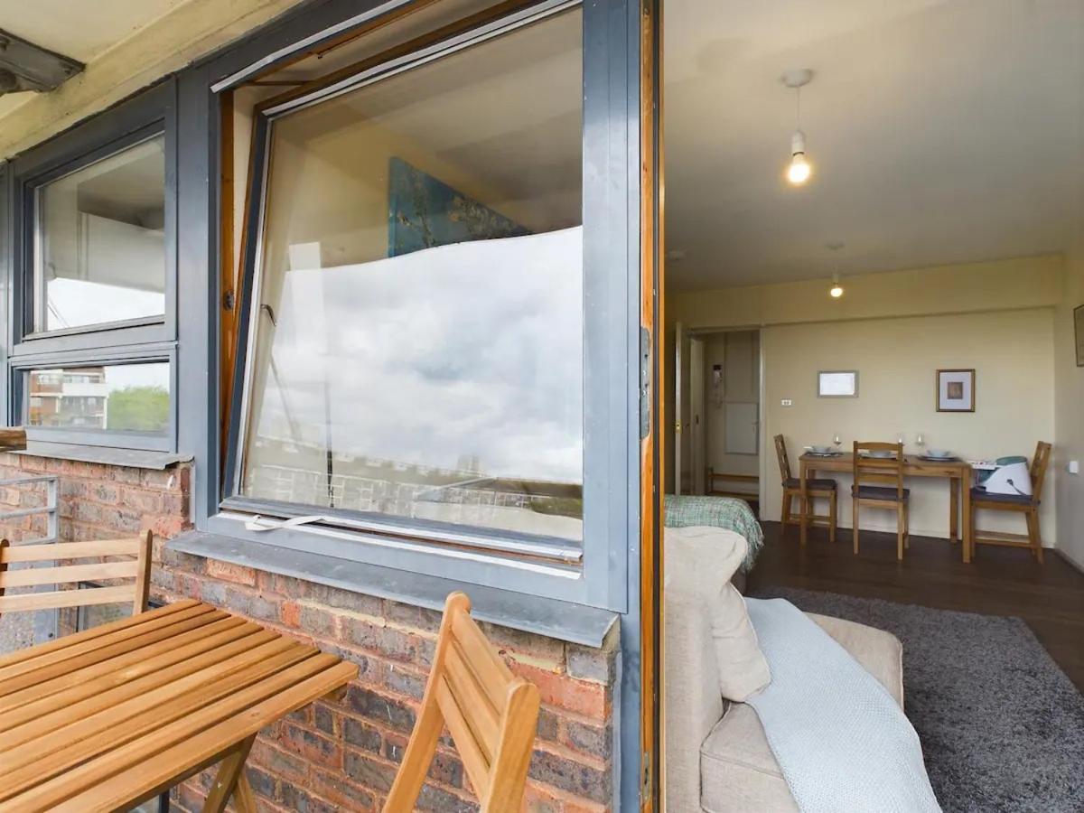 Lovely 1 Bedroom Serviced W Patio Sleeps 3 Pass The Keys Londra