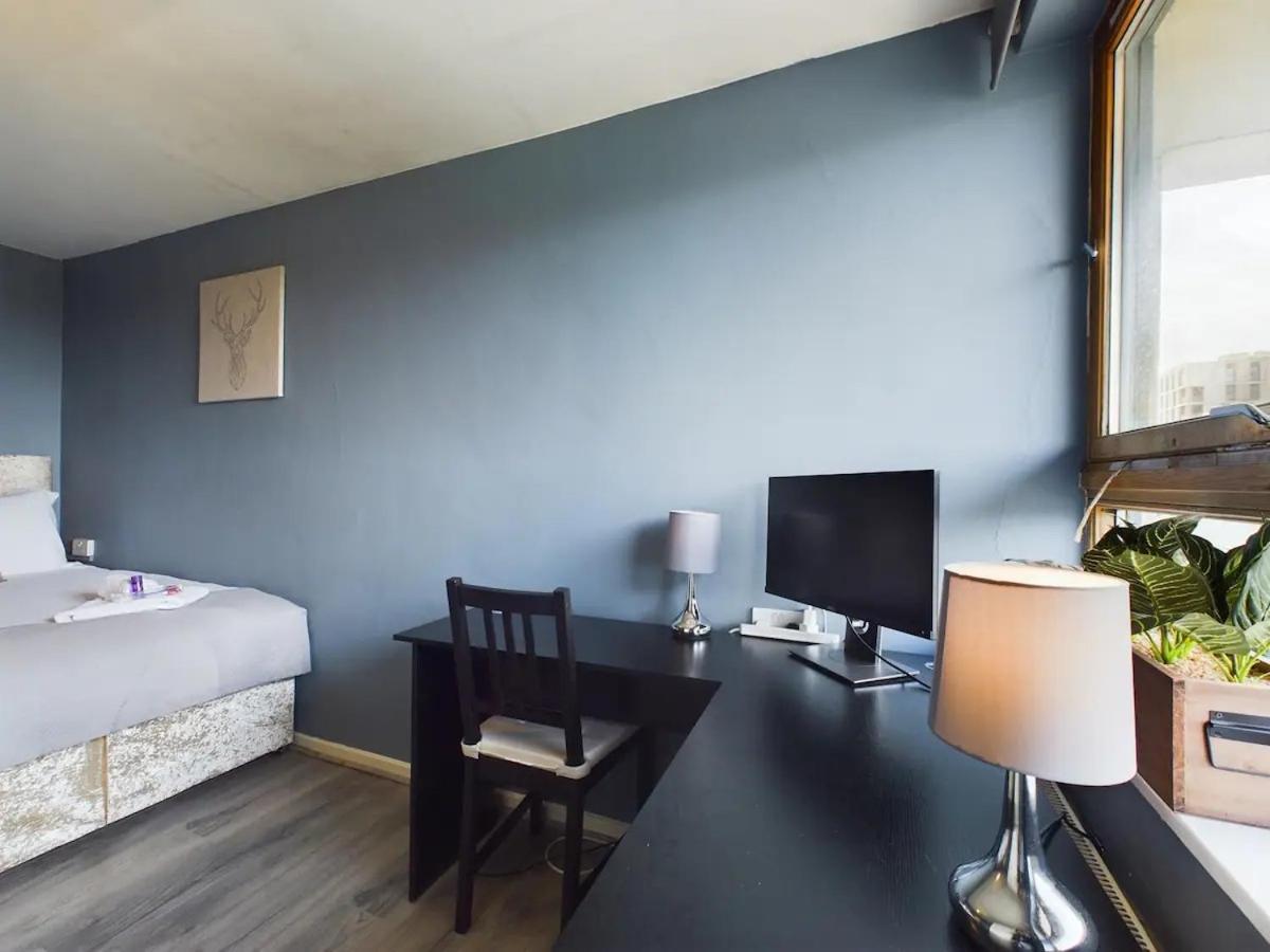 Lovely 1 Bedroom Serviced W Patio Sleeps 3 Pass The Keys * Londra