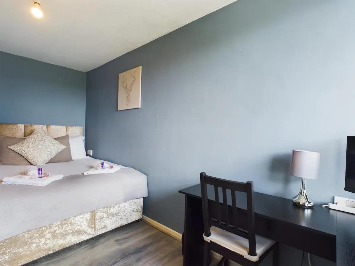 Appartamento Lovely 1 Bedroom Serviced W Patio Sleeps 3 Pass The Keys