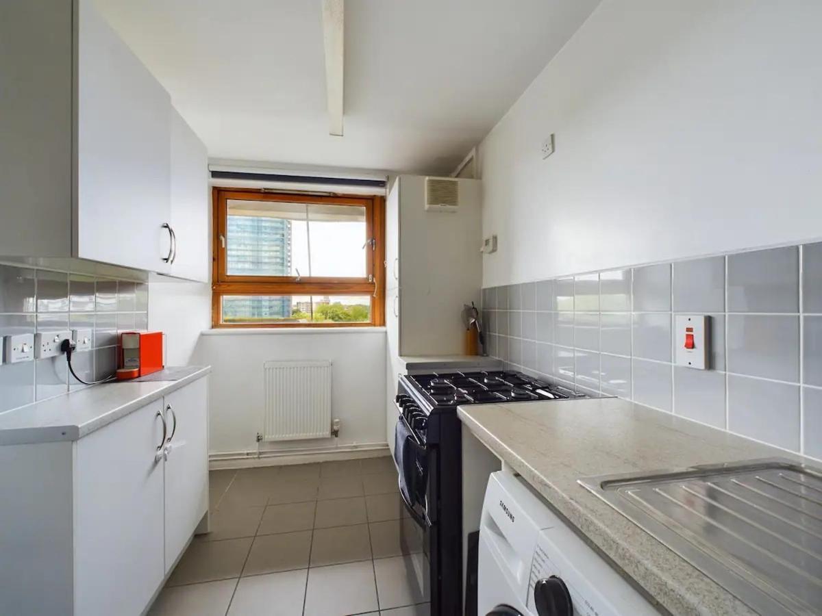 Lovely 1 Bedroom Serviced W Patio Sleeps 3 Pass The Keys *