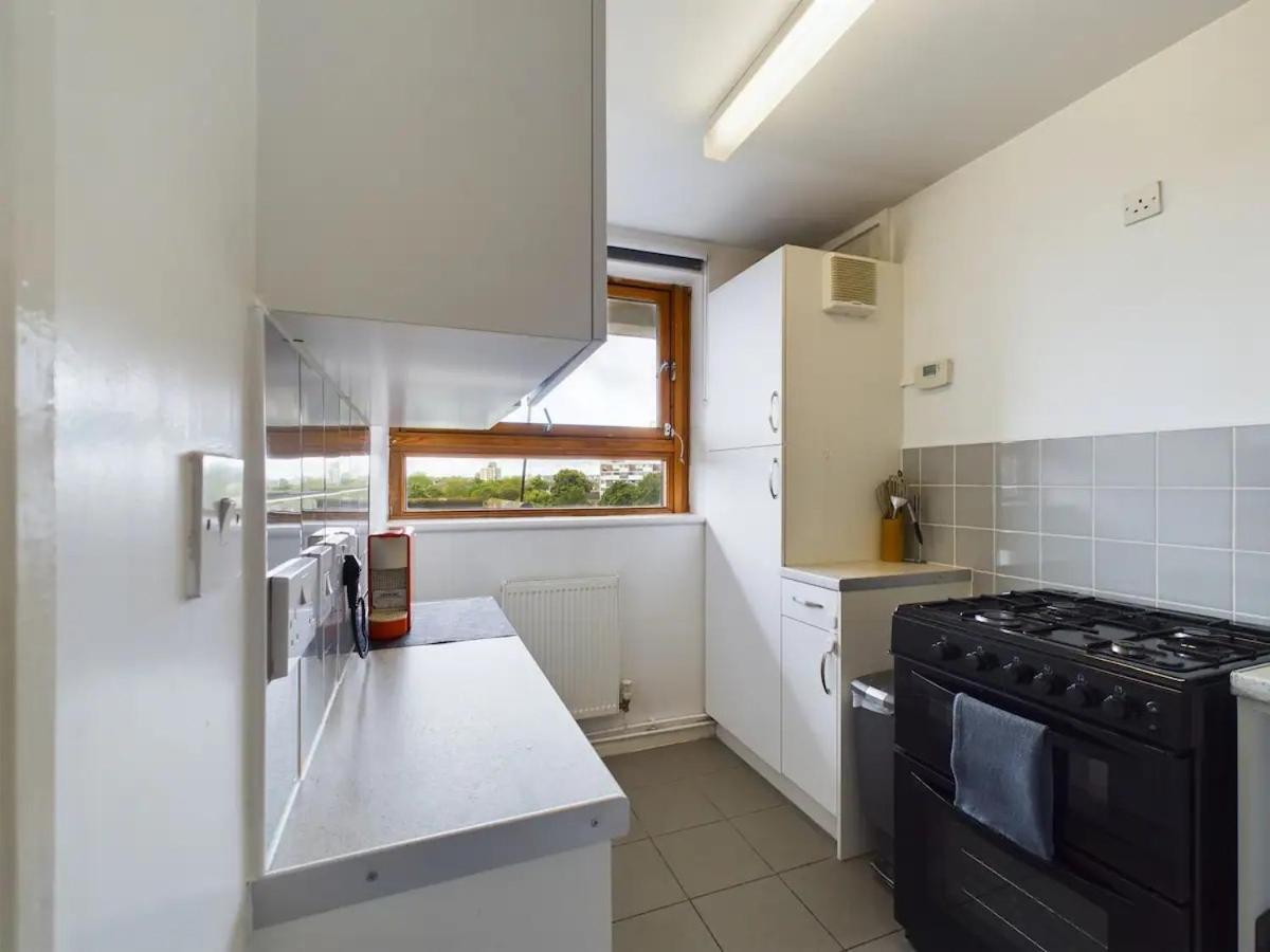 Lovely 1 Bedroom Serviced W Patio Sleeps 3 Pass The Keys