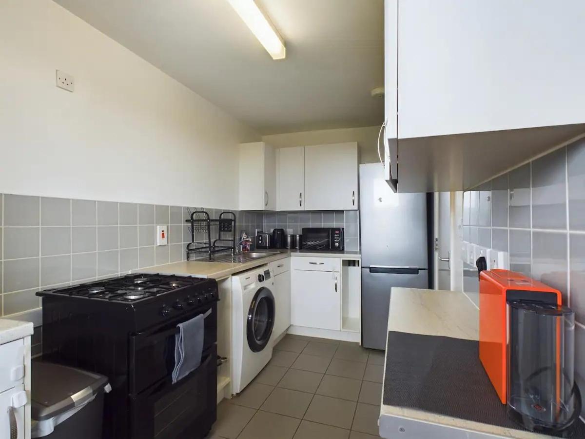 Lovely 1 Bedroom Serviced W Patio Sleeps 3 Pass The Keys Appartamento Londra