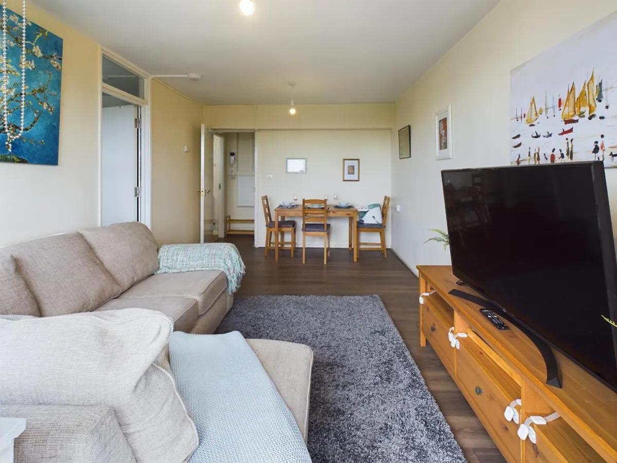 Lovely 1 Bedroom Serviced W Patio Sleeps 3 Pass The Keys *