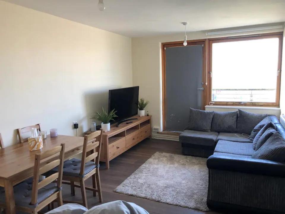 Lovely 1 Bedroom Serviced W Patio Sleeps 3 Pass The Keys Appartamento *