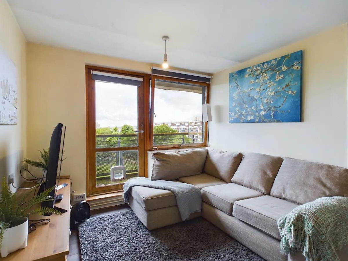 Lovely 1 Bedroom Serviced W Patio Sleeps 3 Pass The Keys Appartamento Londra