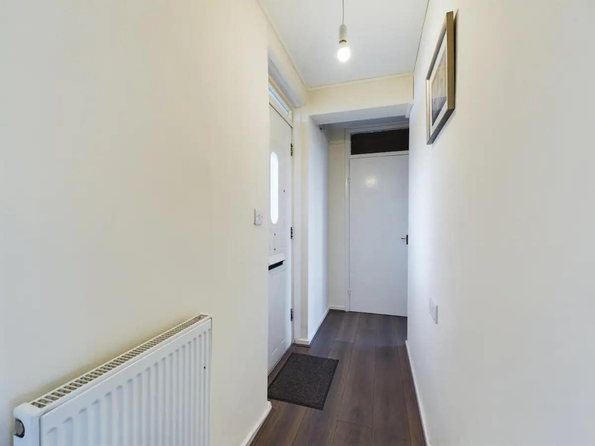 Lovely 1 Bedroom Serviced W Patio Sleeps 3 Pass The Keys *